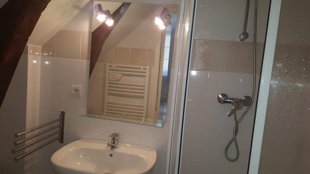 Au Pigeon Blanc Hotell Andouillé Exteriör bild